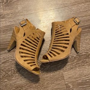 Tan/brown open toed heels - EUC